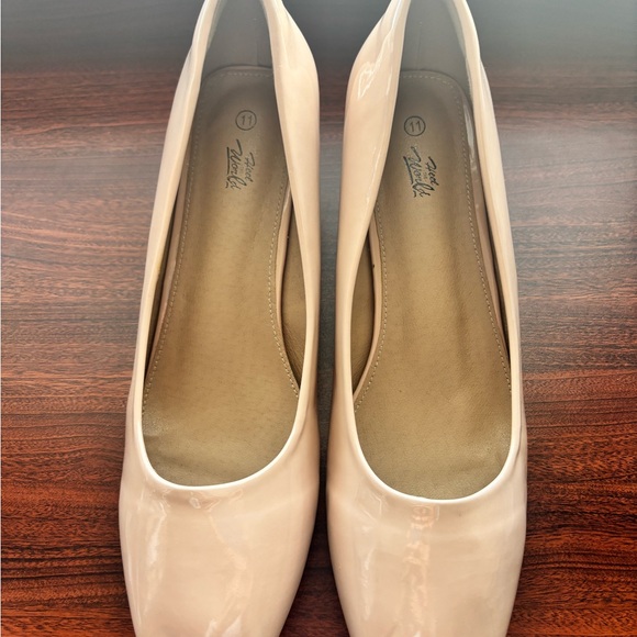 “Heel the World” dress up shoes size 11 - Picture 5 of 10